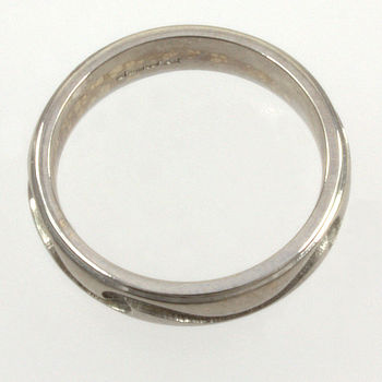 18ct white gold Wedding Ring size I½